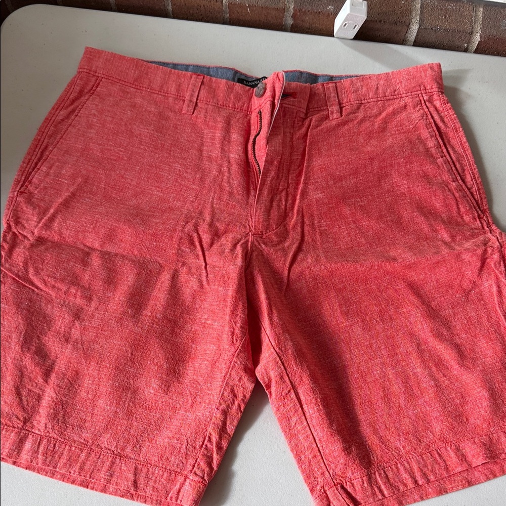 Banana Republic Men's Coral Flat Front Shorts